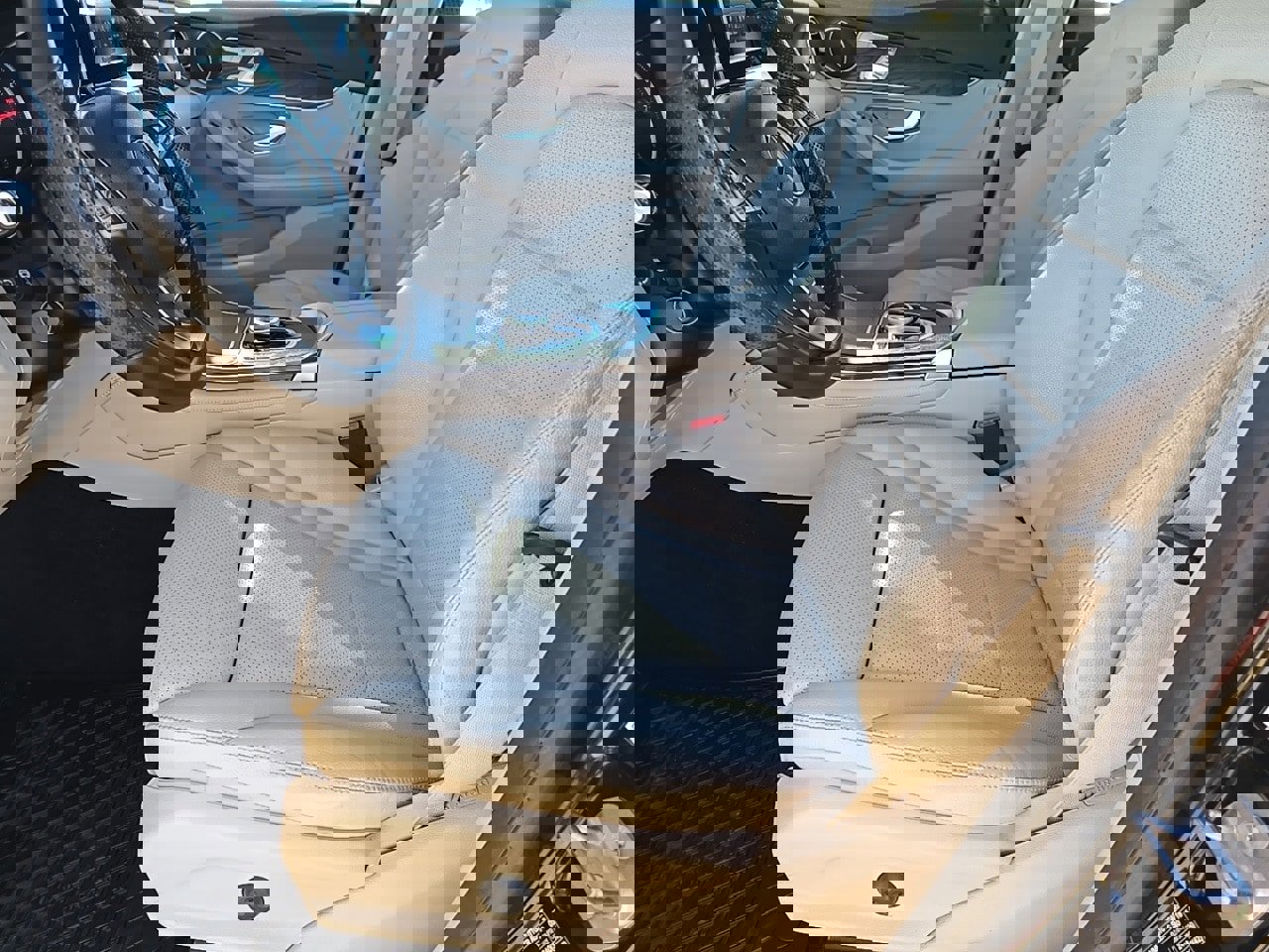 Used 2018 Mercedes-Benz GLC 300 4MATIC image 18