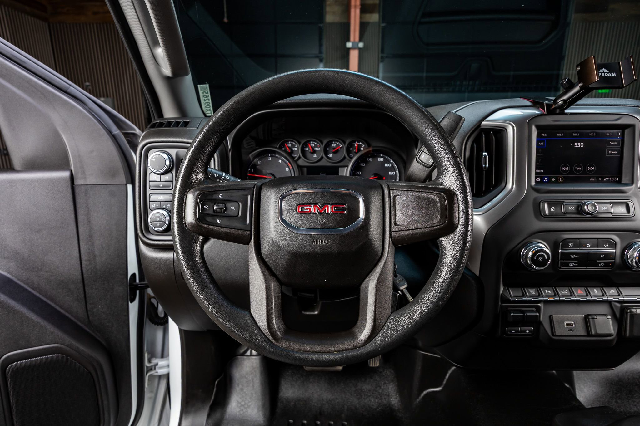 Used 2020 GMC Sierra 2500 4x4 Crew Cab w/ Gooseneck/5TH Wheel Package image 18