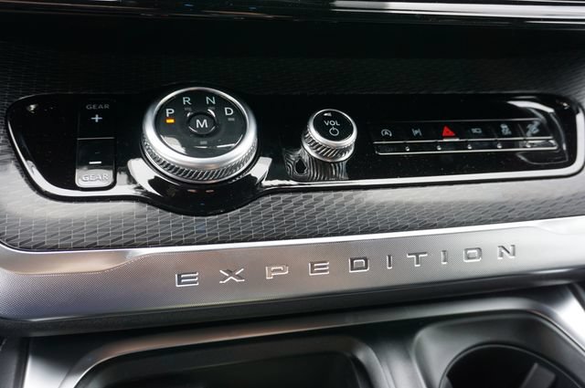New 2026 Ford Expedition Platinum w/ Stealth Performance Package AWD/4WD image 38