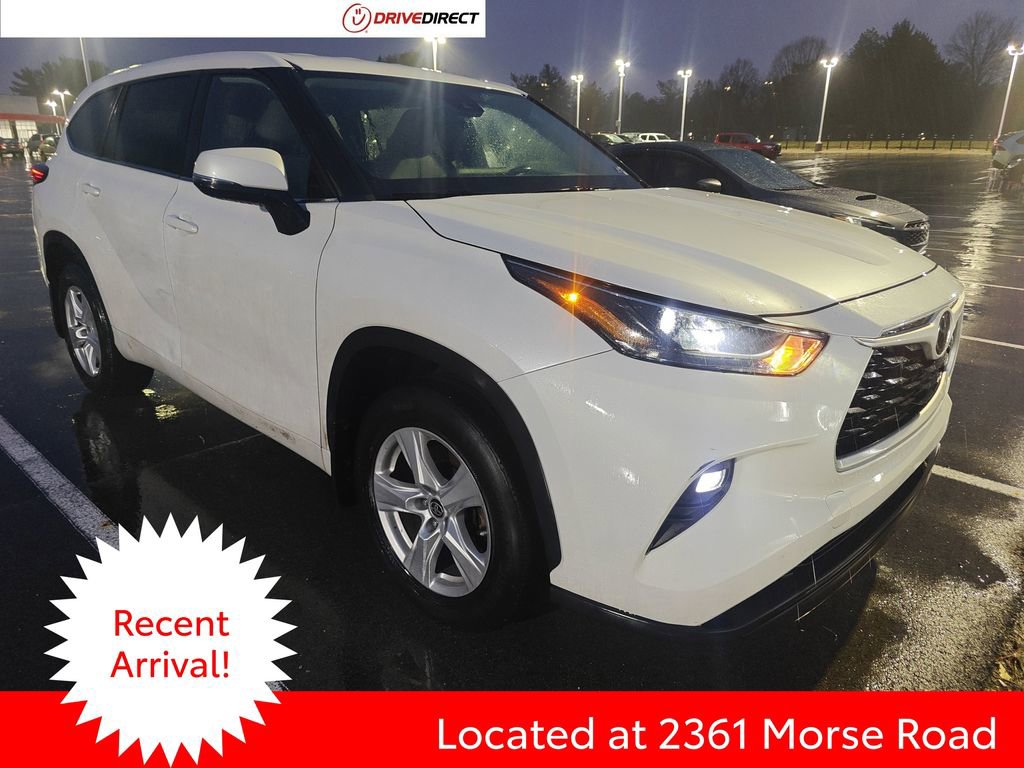Used 2023 Toyota Highlander LE image 1