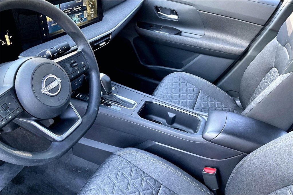 Used 2025 Nissan Kicks SV image 13