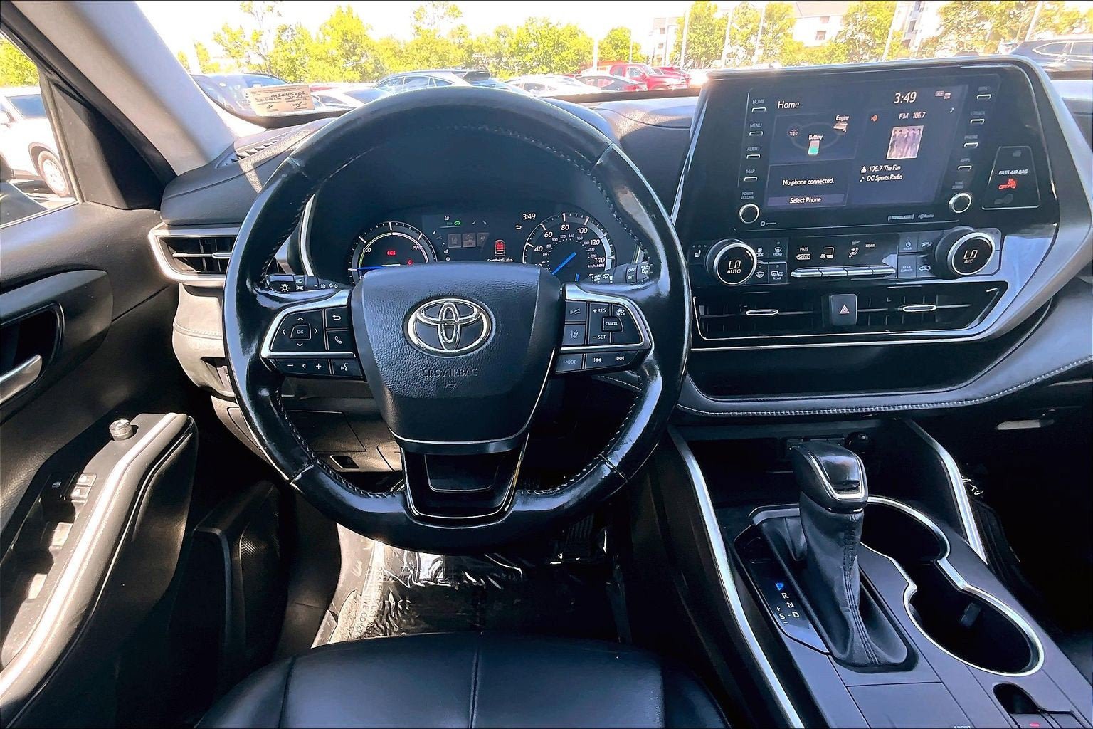 Used 2021 Toyota Highlander XLE AWD/4WD image 5