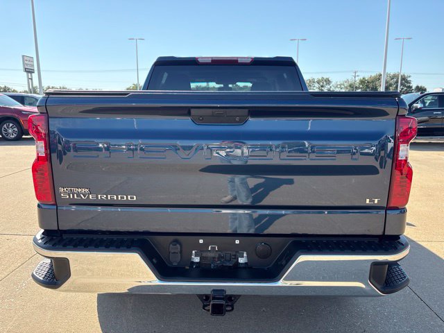 Used 2022 Chevrolet Silverado 1500 LT AWD/4WD image 4