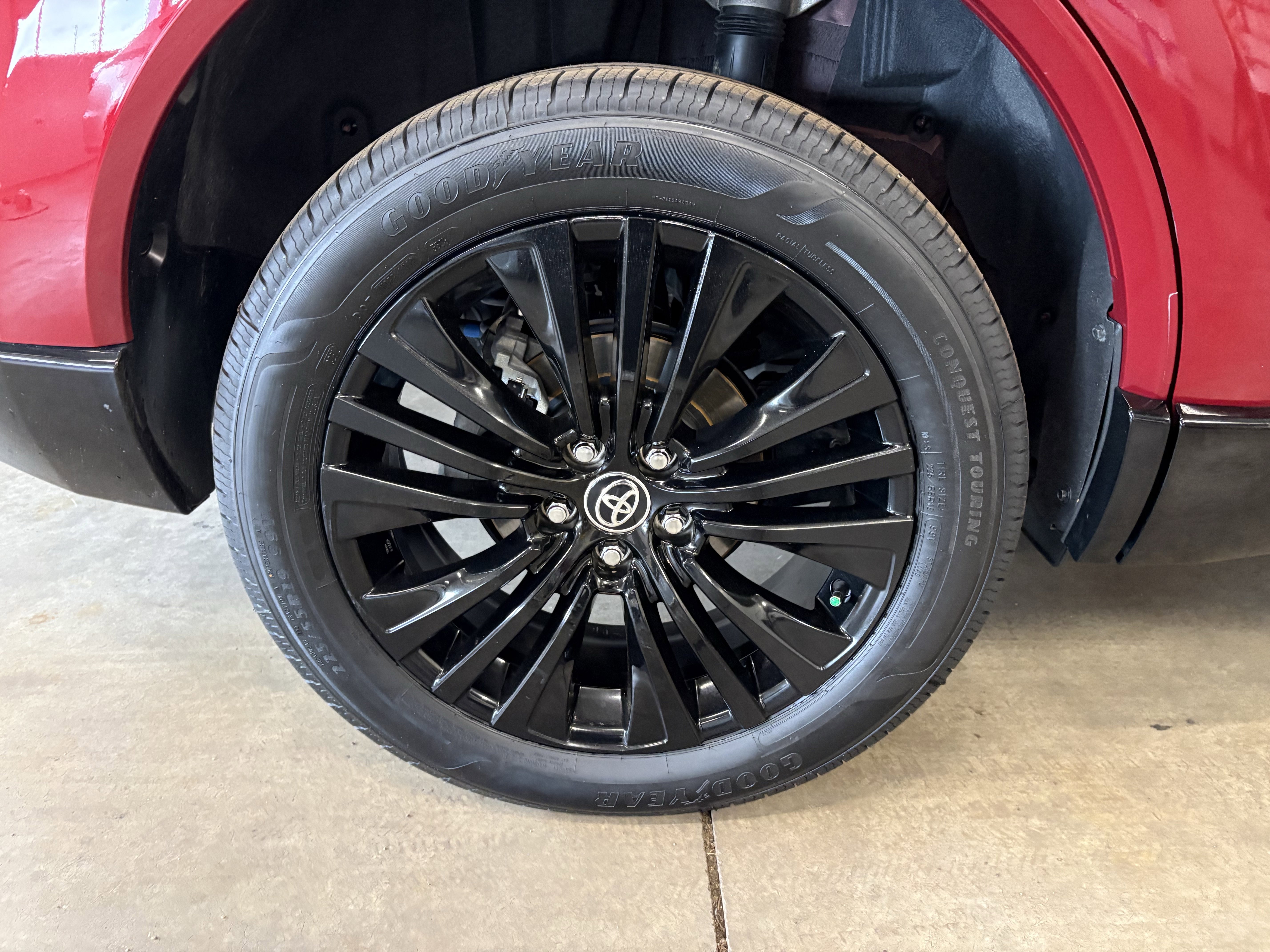 Certified 2024 Toyota Venza Nightshade image 32