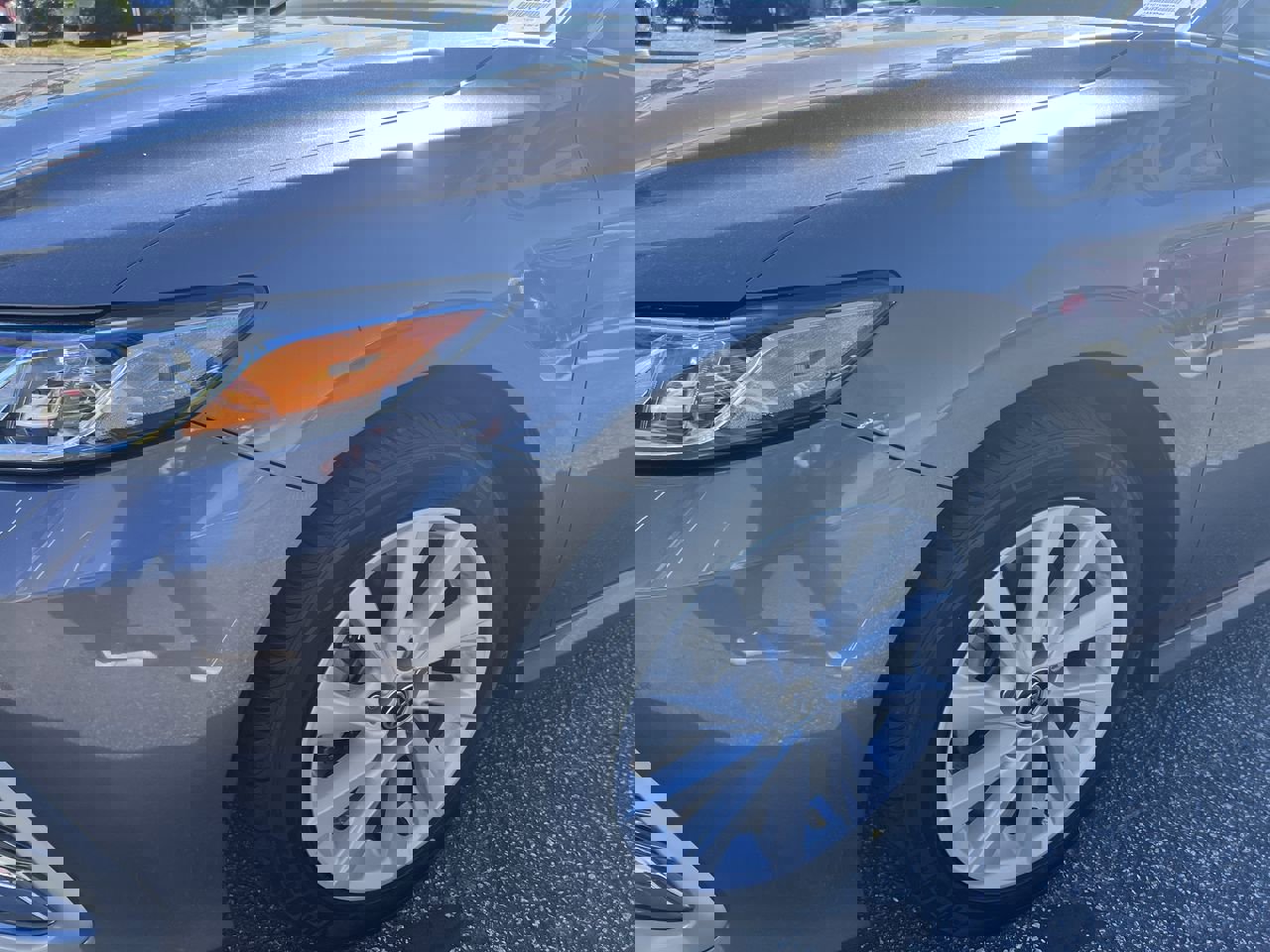 Used 2022 Toyota Camry LE image 6