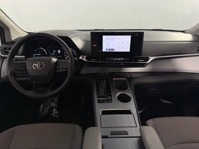 Used 2025 Toyota Sienna LE FWD image 25