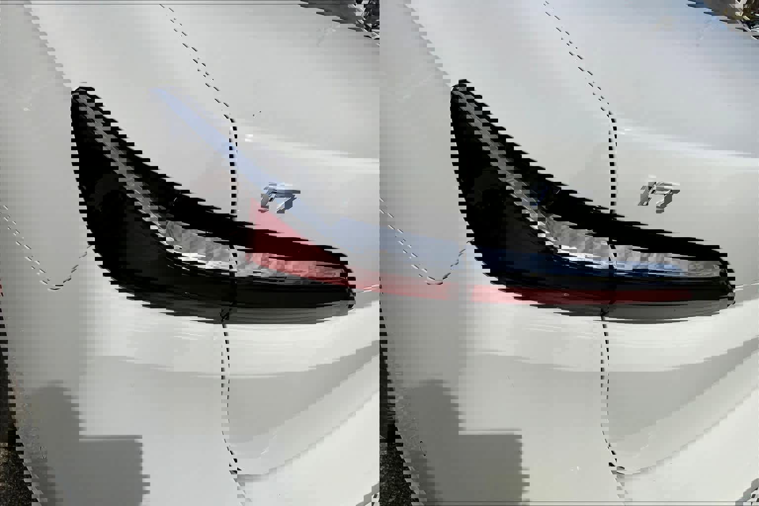 Certified 2024 BMW i7 xDrive60 w/ Premium Package 2 image 14