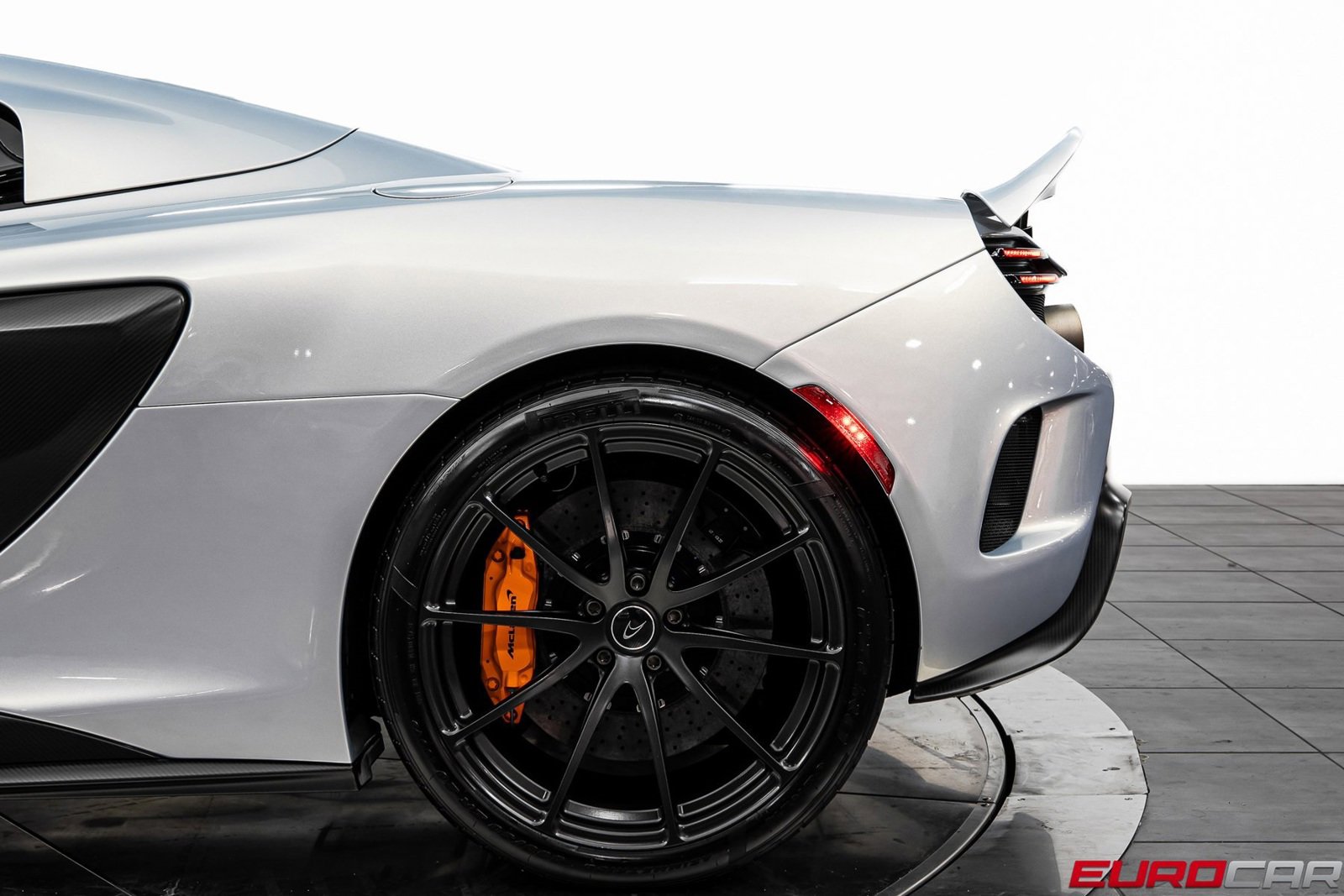 Used 2016 McLaren 675LT Spider image 23