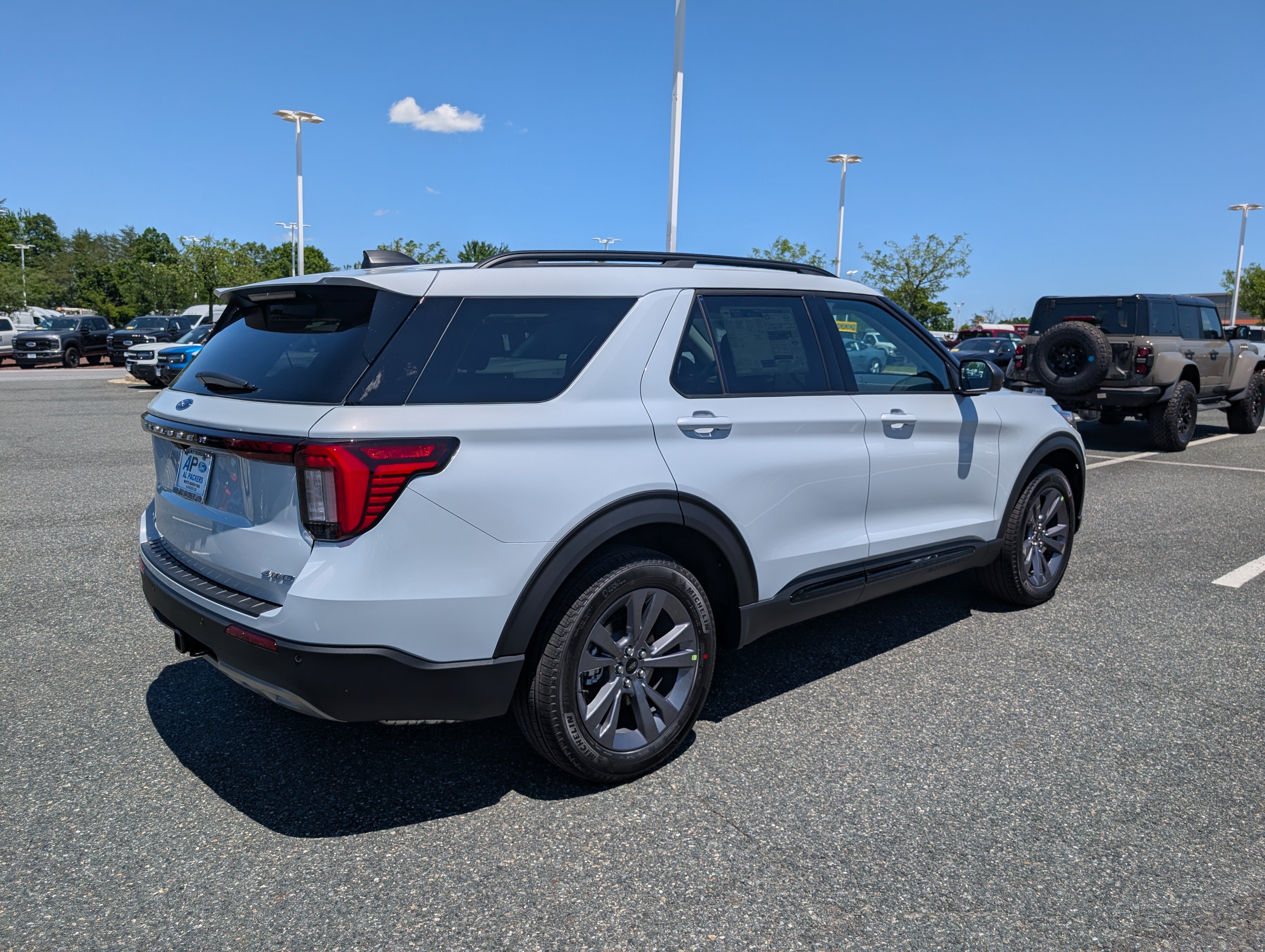 New 2026 Ford Explorer Active w/ Active Comfort Package AWD/4WD image 2