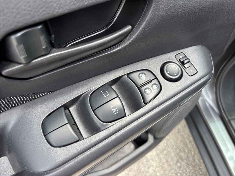 Used 2019 Nissan Kicks S FWD image 16