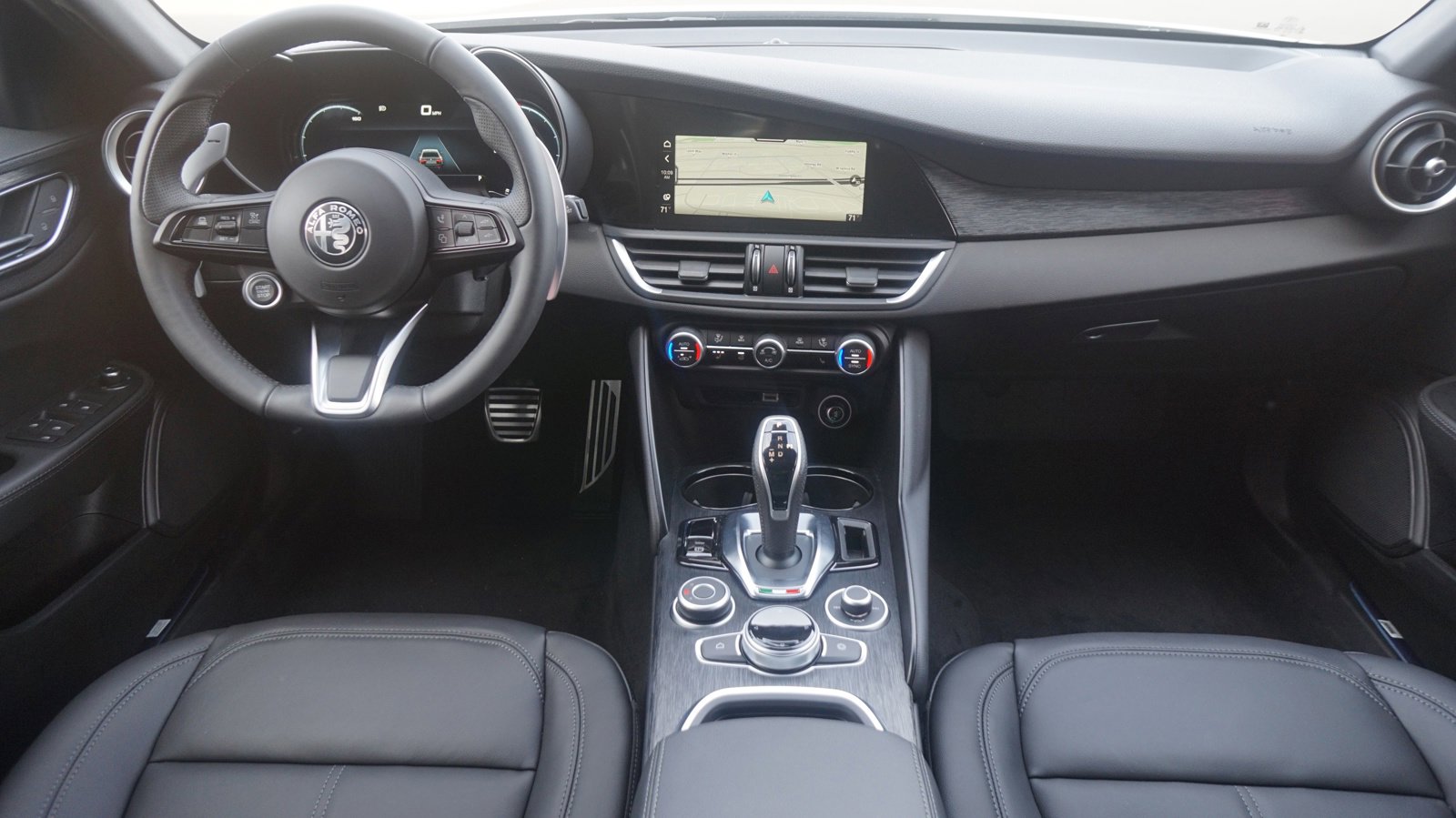 New 2024 Alfa Romeo Giulia Sprint image 2