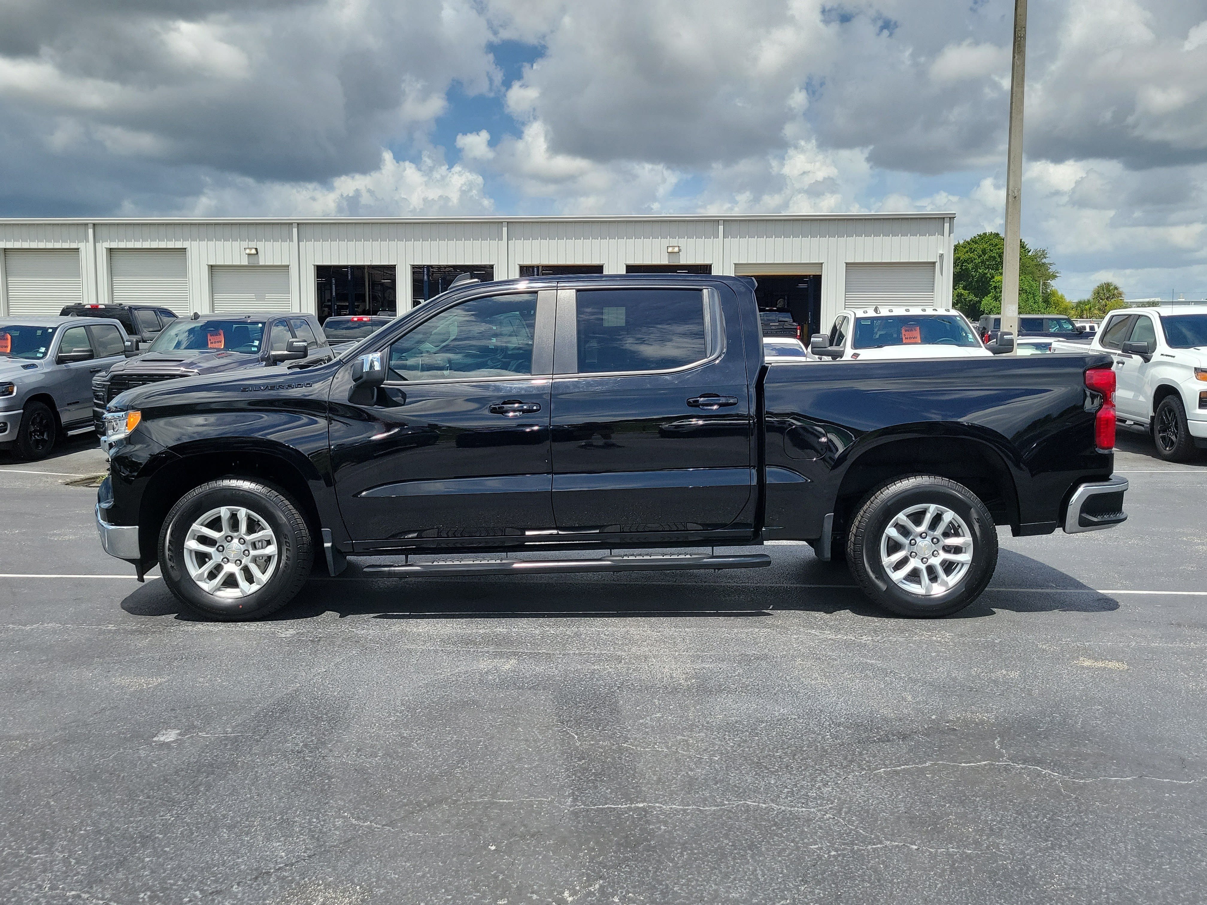 Used 2023 Chevrolet Silverado 1500 LT w/ Protection Package RWD image 5