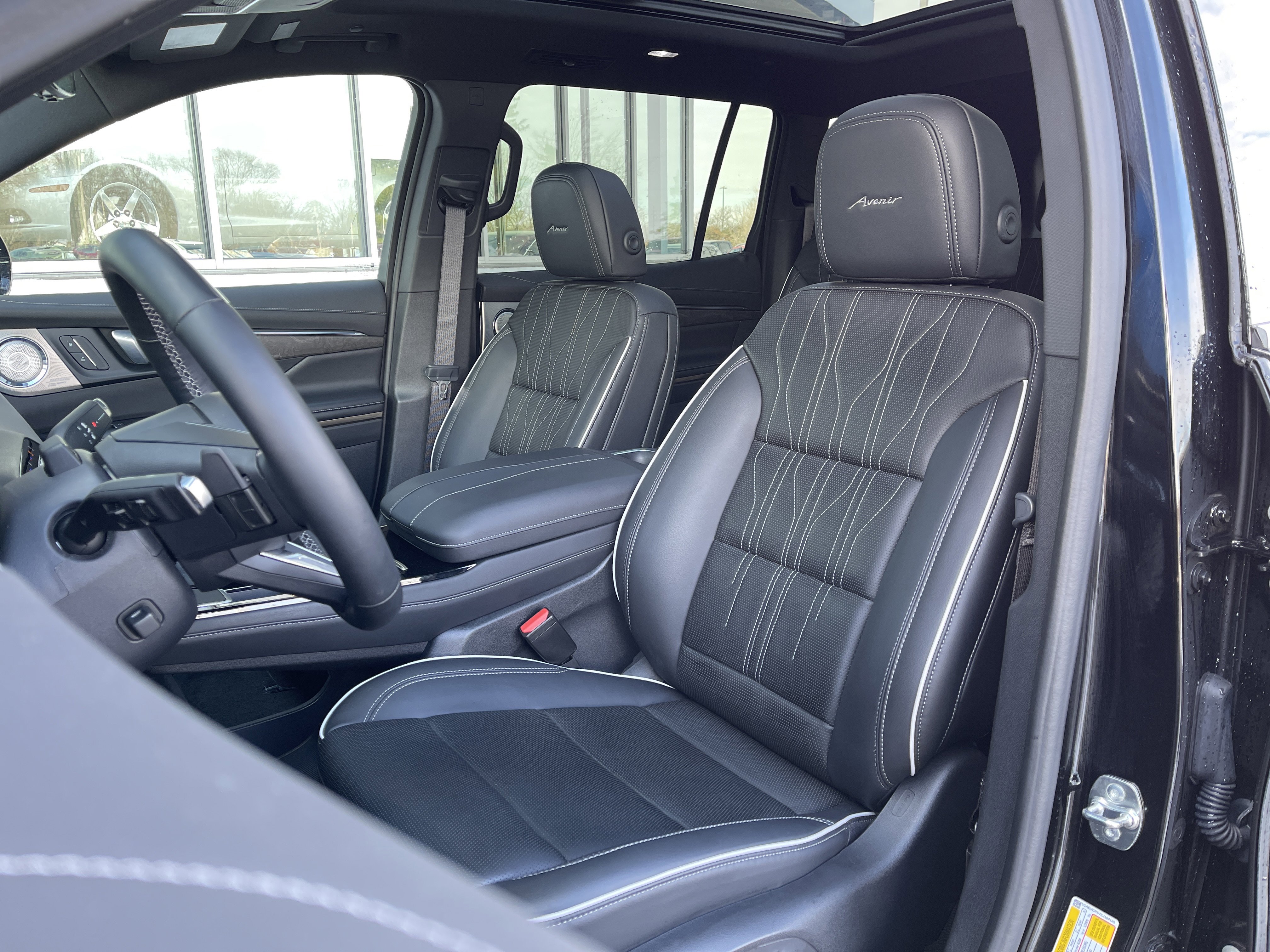 Used 2025 Buick Enclave Avenir w/ Super Cruise Package image 18