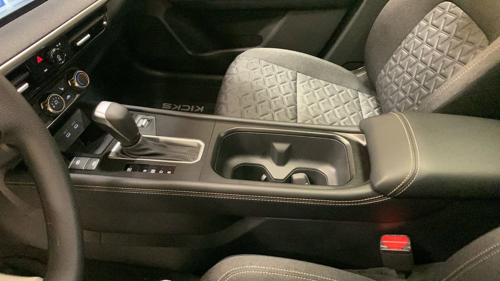 Used 2025 Nissan Kicks SV w/ SV Premium Package image 36