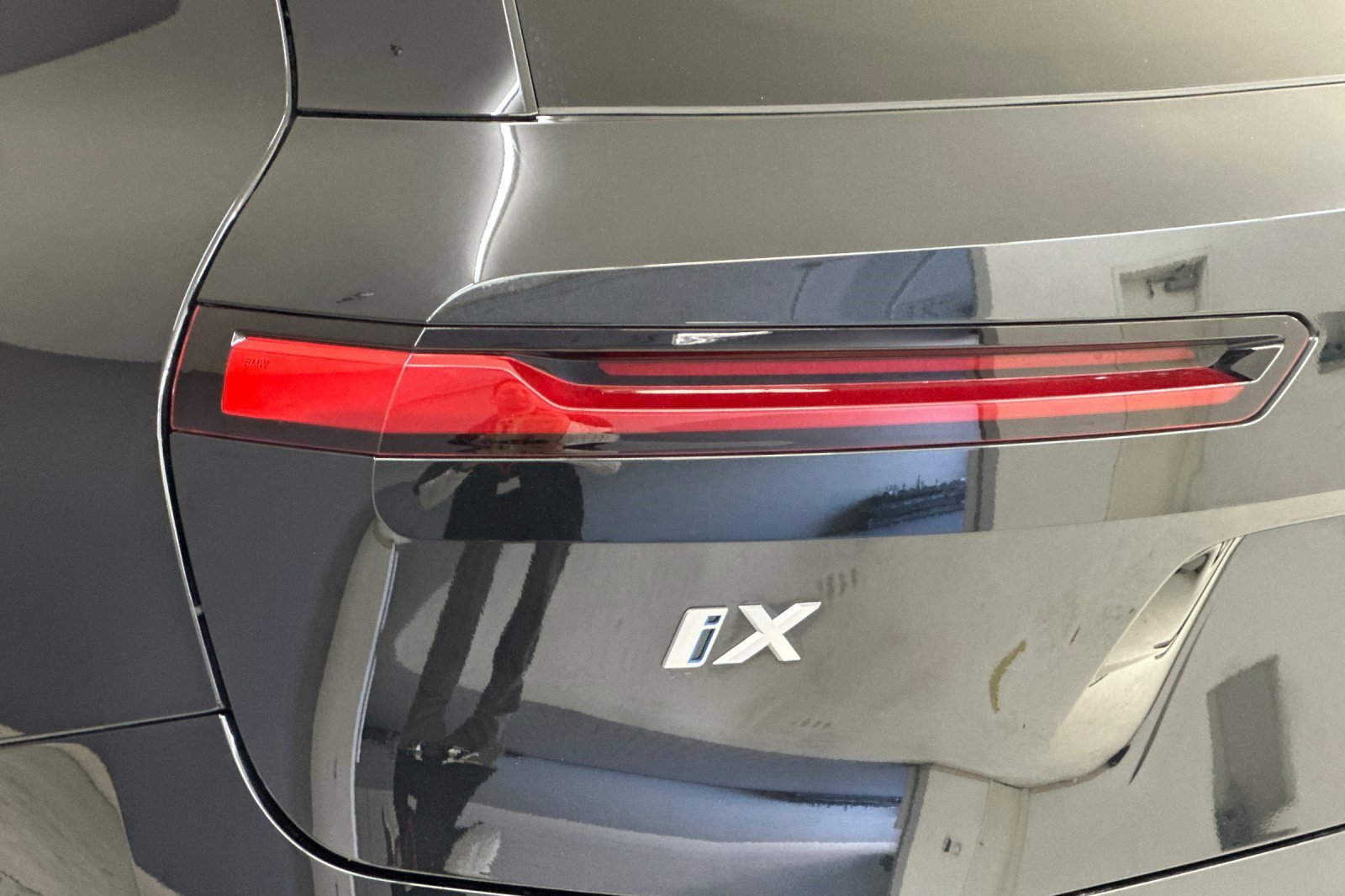 Used 2023 BMW iX xDrive50 w/ Premium Package image 12