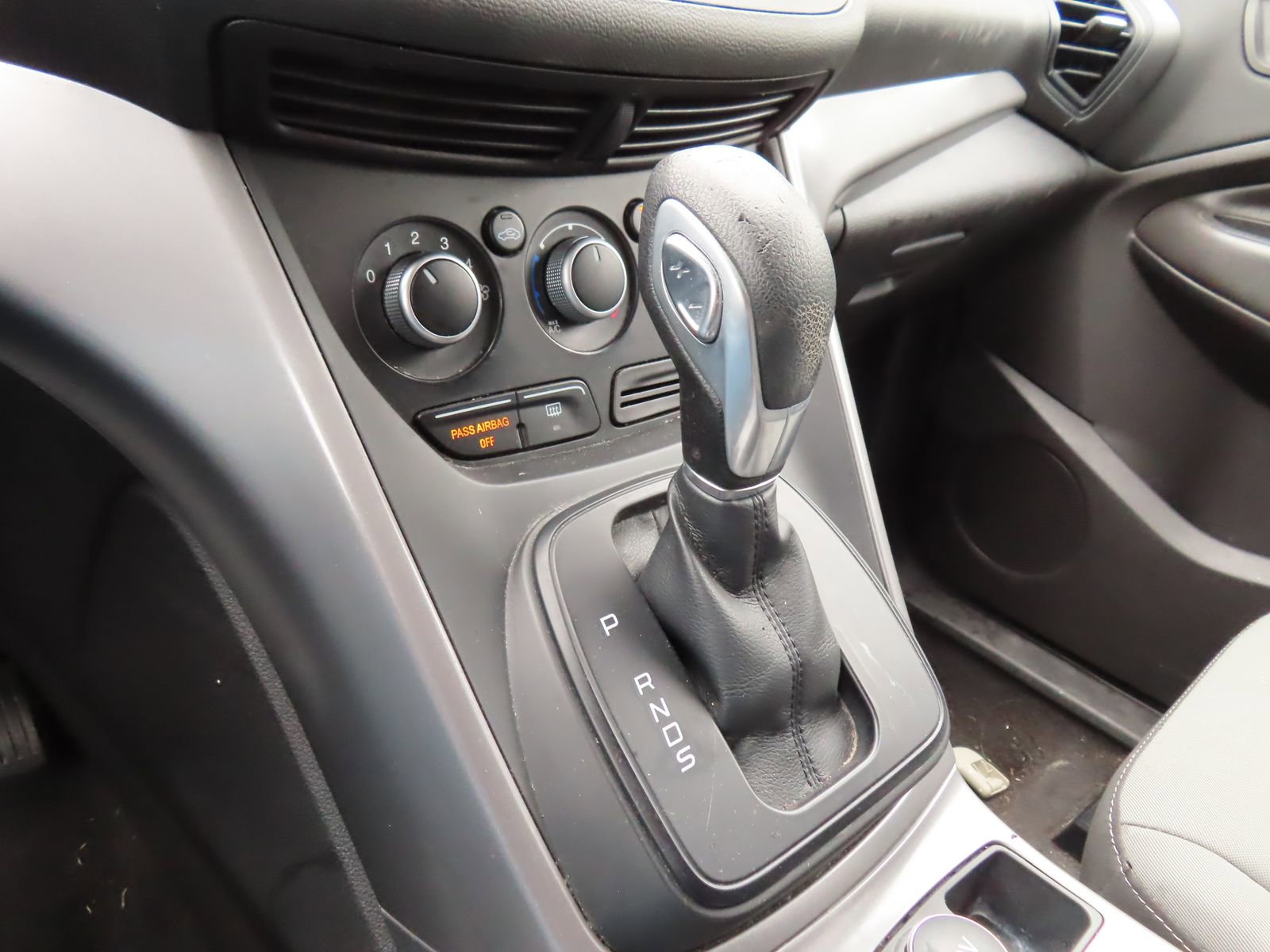 Used 2015 Ford Escape SE FWD image 25