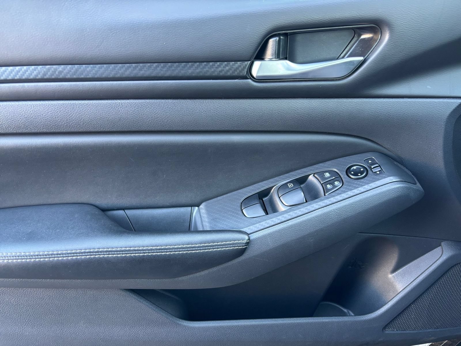 Used 2025 Nissan Altima 2.5 SV FWD image 18