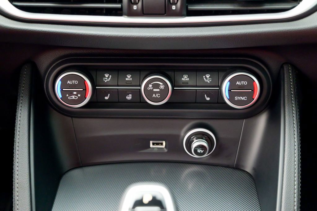 Used 2023 Alfa Romeo Stelvio Veloce AWD/4WD image 52