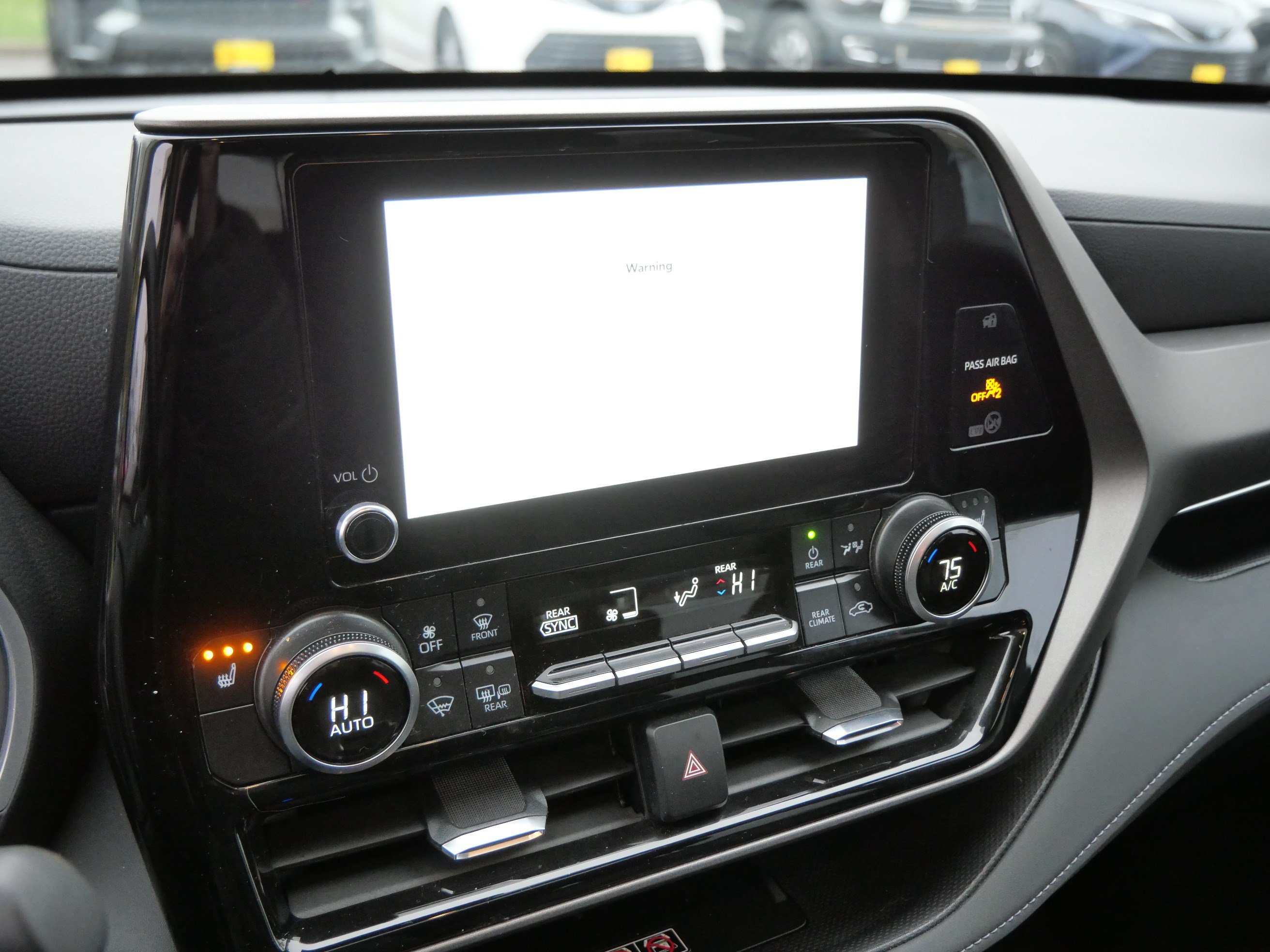 Used 2025 Toyota Highlander XLE AWD/4WD image 23