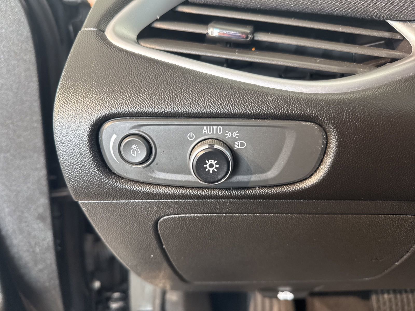 Used 2023 Chevrolet Malibu LT image 19