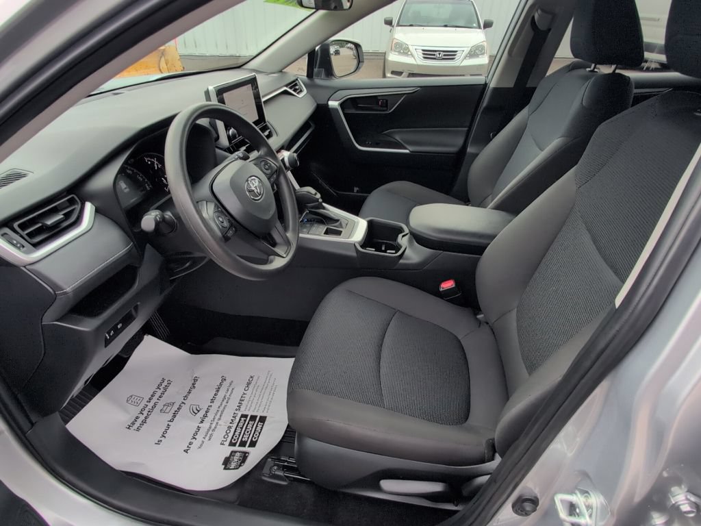 Used 2024 Toyota RAV4 LE AWD/4WD image 18