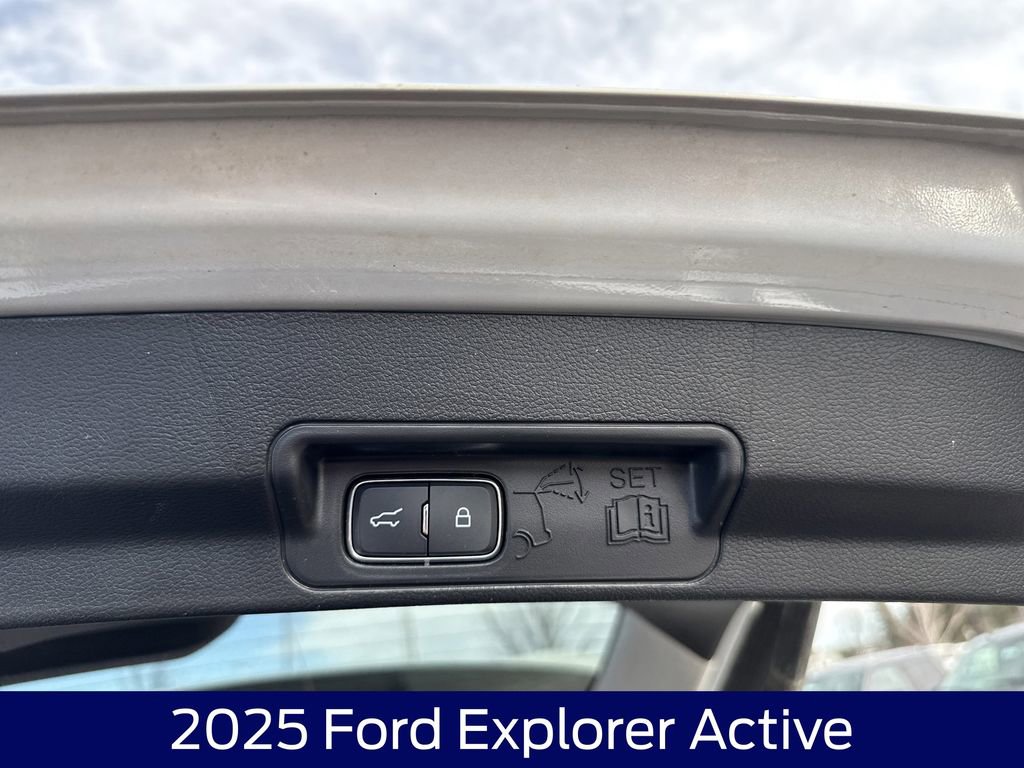 Used 2025 Ford Explorer Active image 17