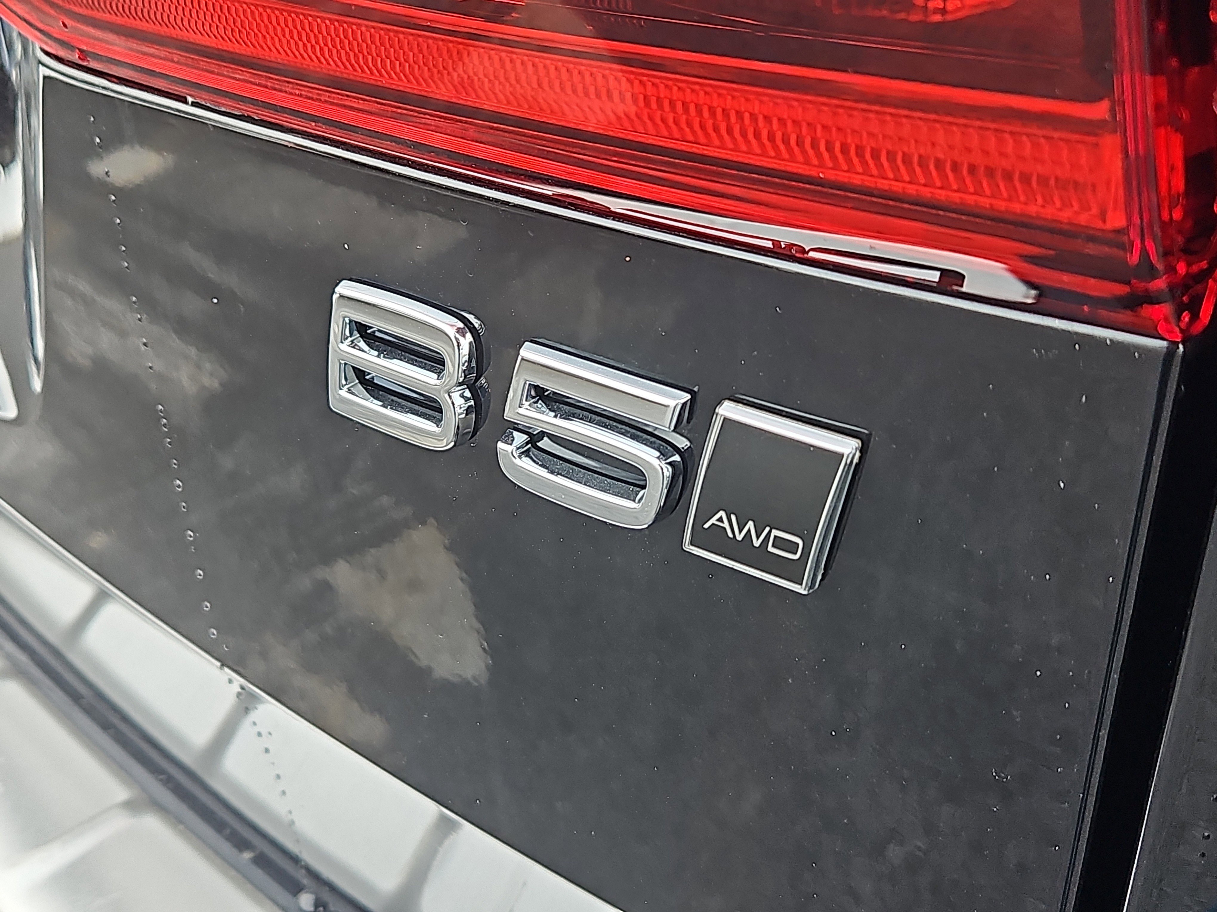 New 2026 Volvo XC60 B5 Plus w/ Protection Package Premier image 4