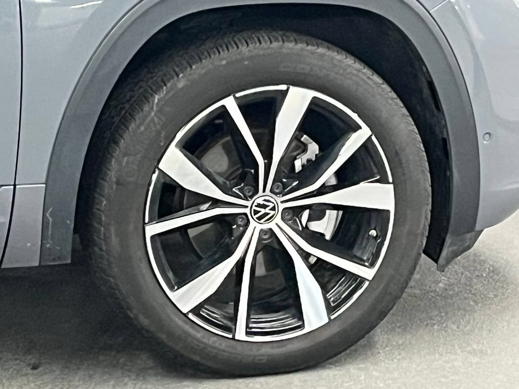 Certified 2025 Volkswagen Atlas SEL Premium R-Line AWD/4WD image 43