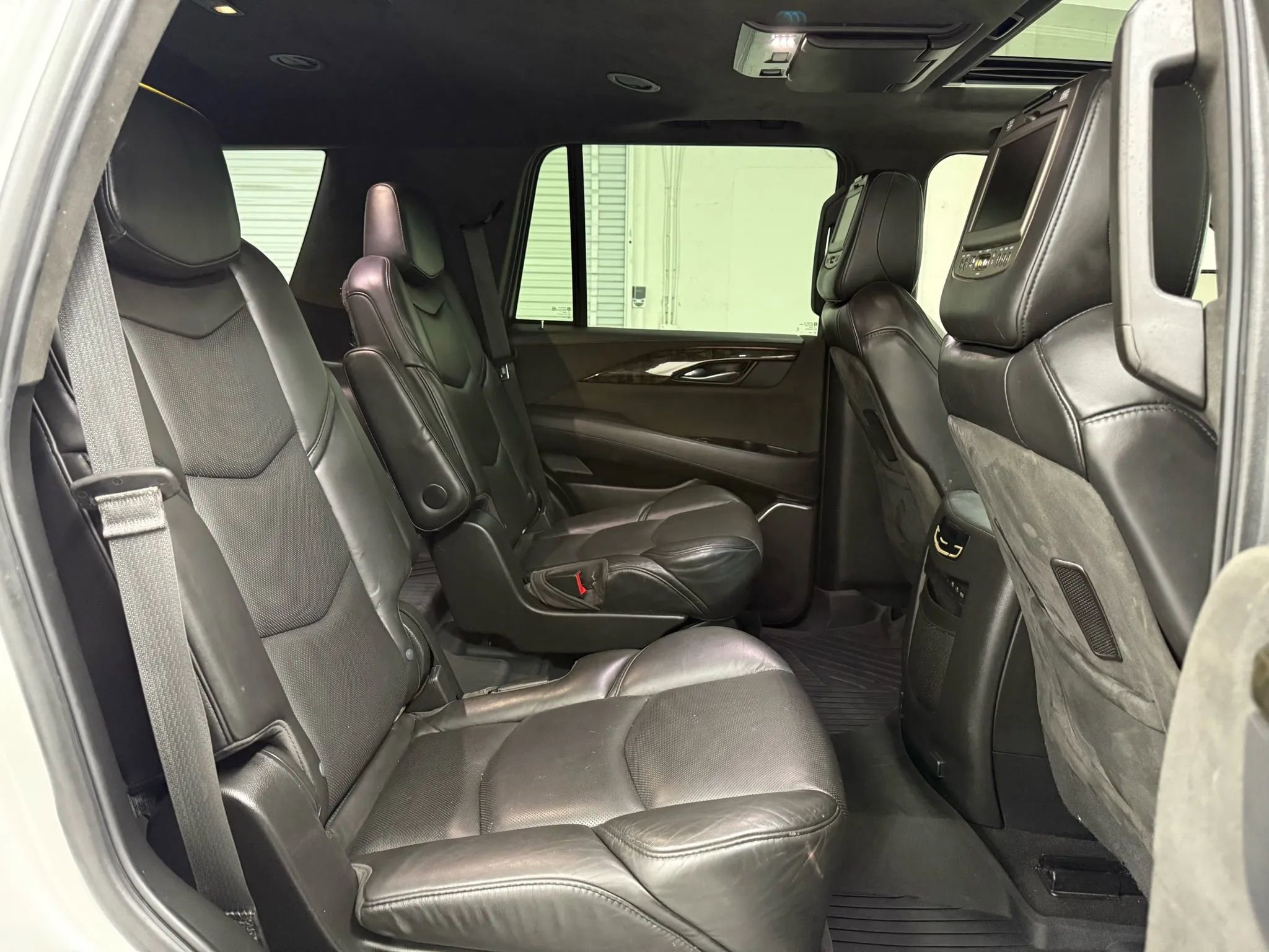 Used 2019 Cadillac Escalade Platinum image 34