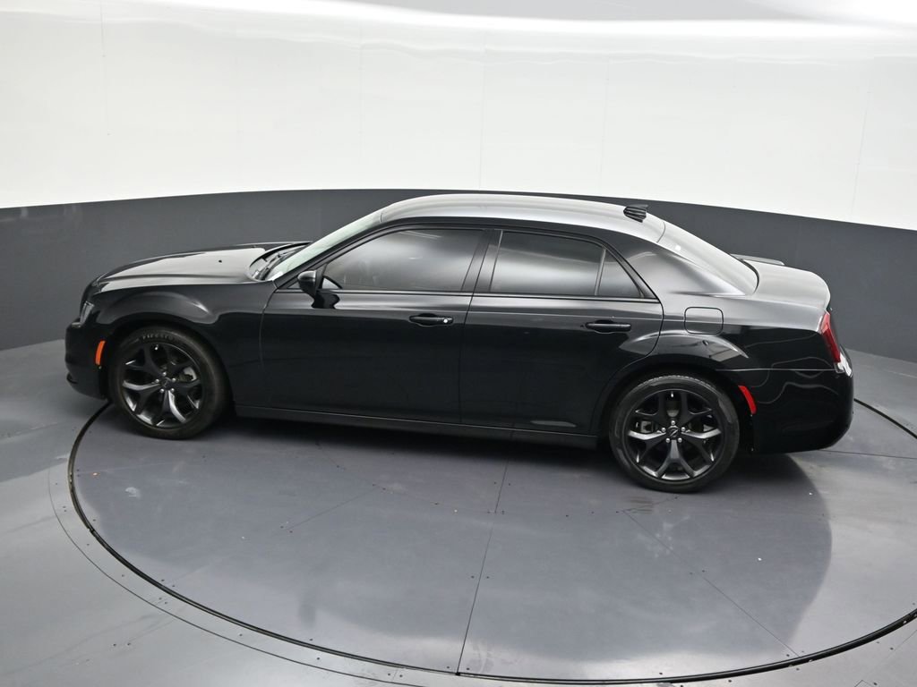 Used 2023 Chrysler 300 Touring w/ Sport Appearance Package image 18