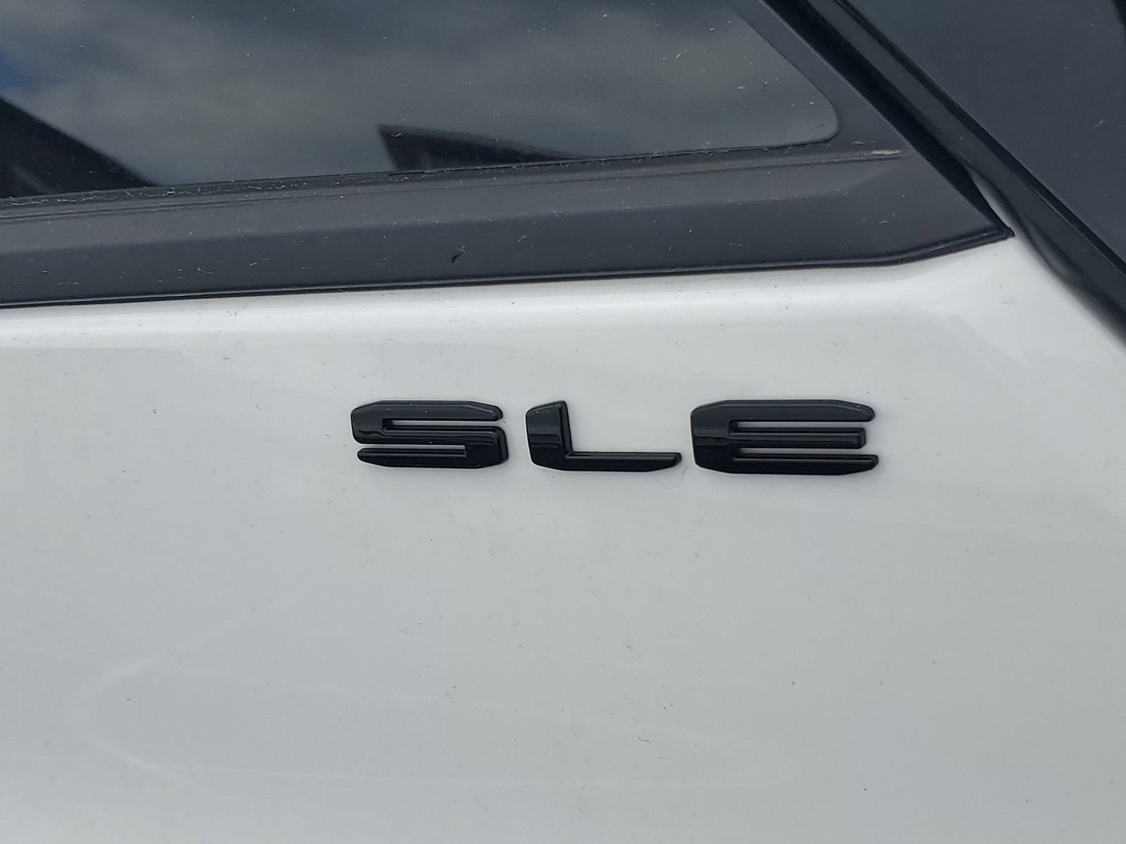 Used 2024 GMC Terrain SLE w/ Driver Convenience Package image 28