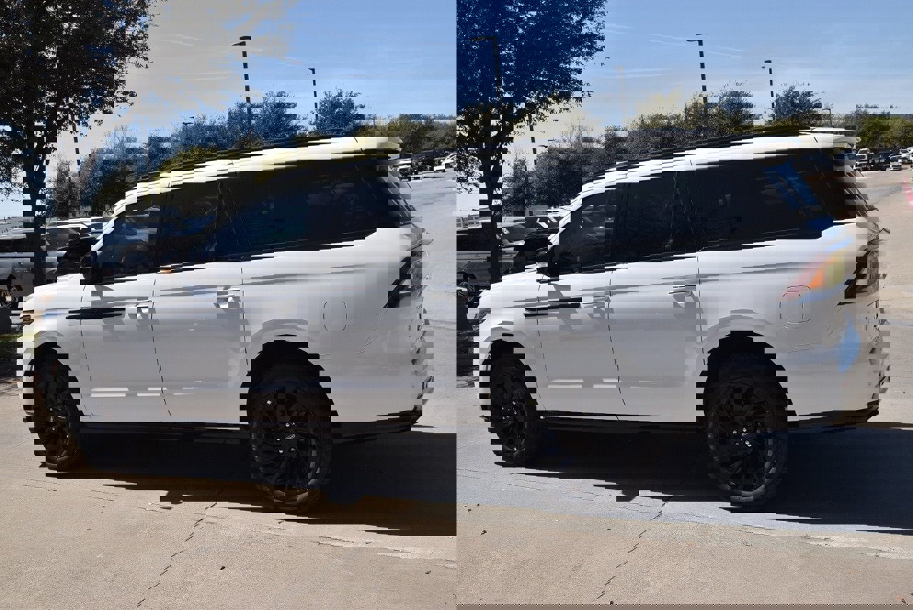 New 2025 Lincoln Navigator L Reserve w/ Jet Appearance Package image 17