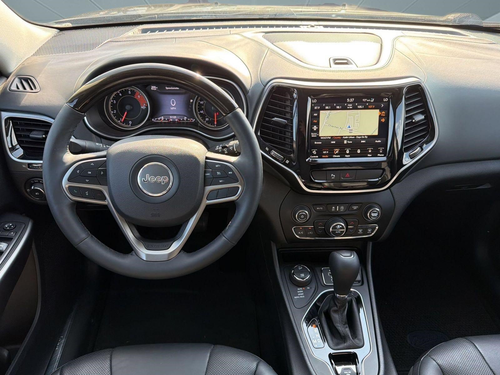 Used 2019 Jeep Cherokee Overland w/ Heavy Duty Protection Group AWD/4WD image 16