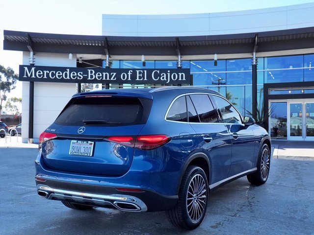 Used 2025 Mercedes-Benz GLC 300 image 3