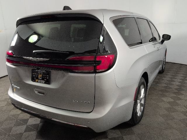 New 2026 Chrysler Pacifica Limited FWD image 7