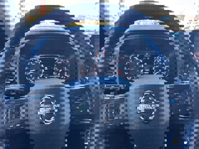 Used 2025 Nissan Rogue SV image 6