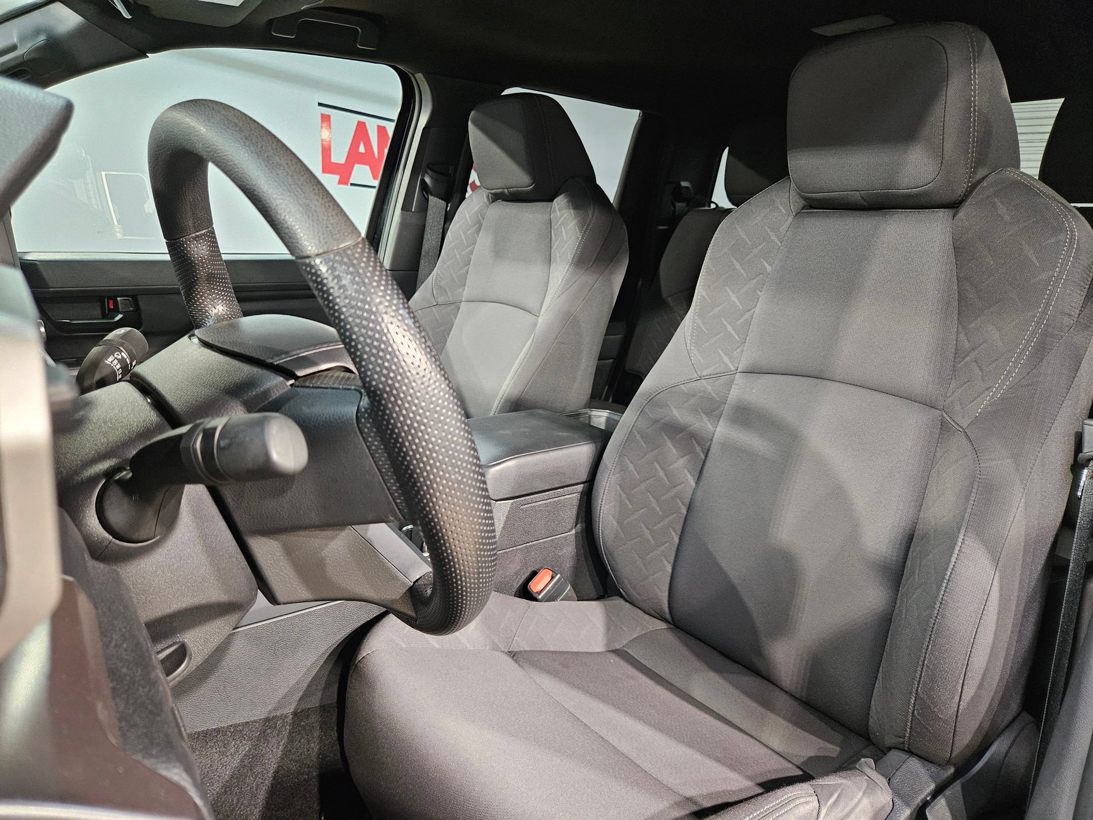 Used 2025 Toyota Tacoma SR5 AWD/4WD image 24