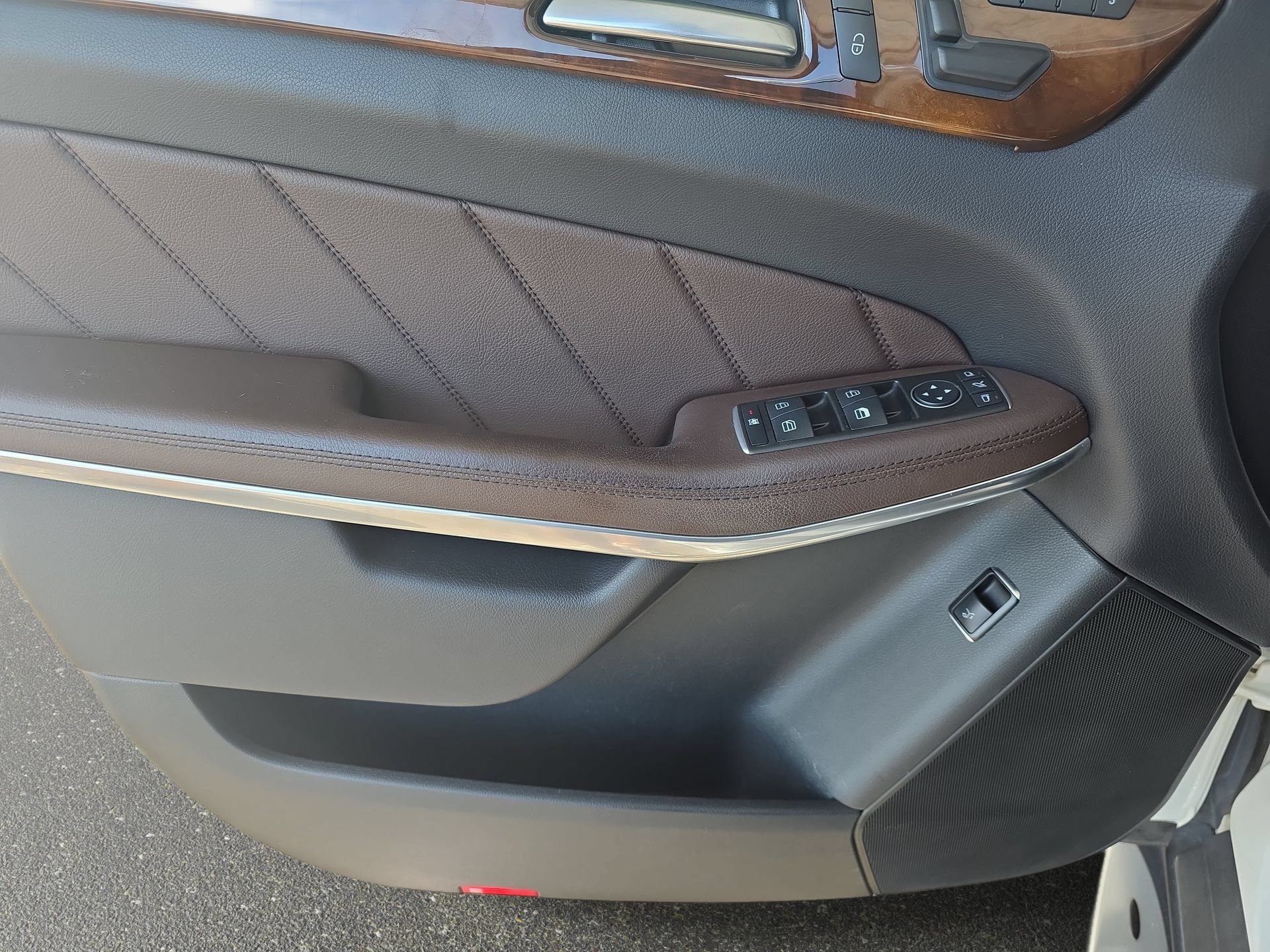 Used 2015 Mercedes-Benz GL 550 4MATIC image 26
