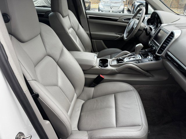 Used 2013 Porsche Cayenne image 32