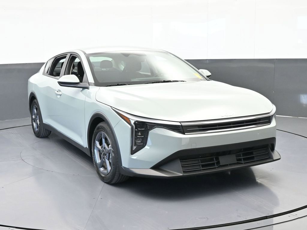 Used 2025 Kia K4 LXS image 9