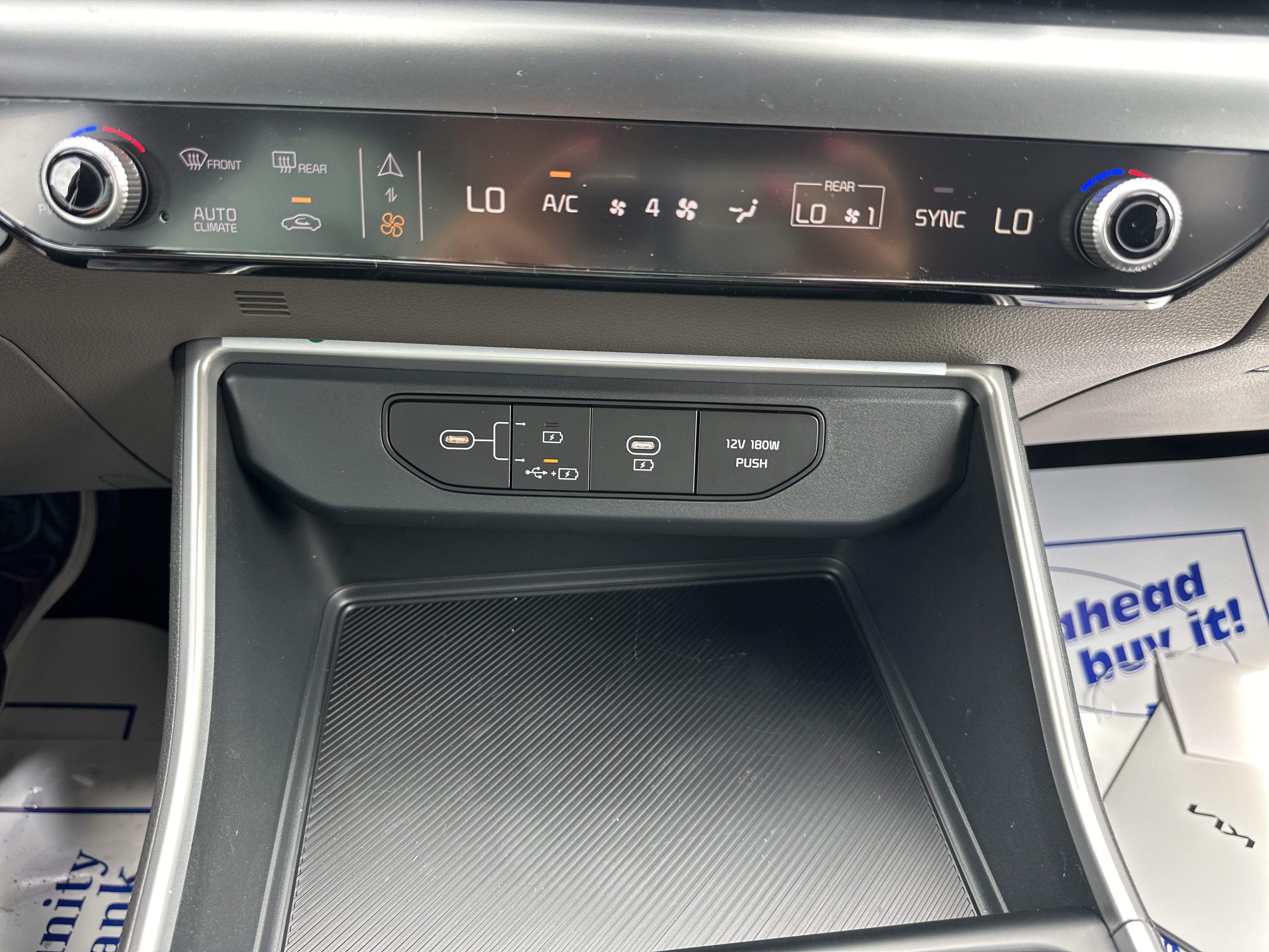New 2026 Kia Carnival FWD image 32