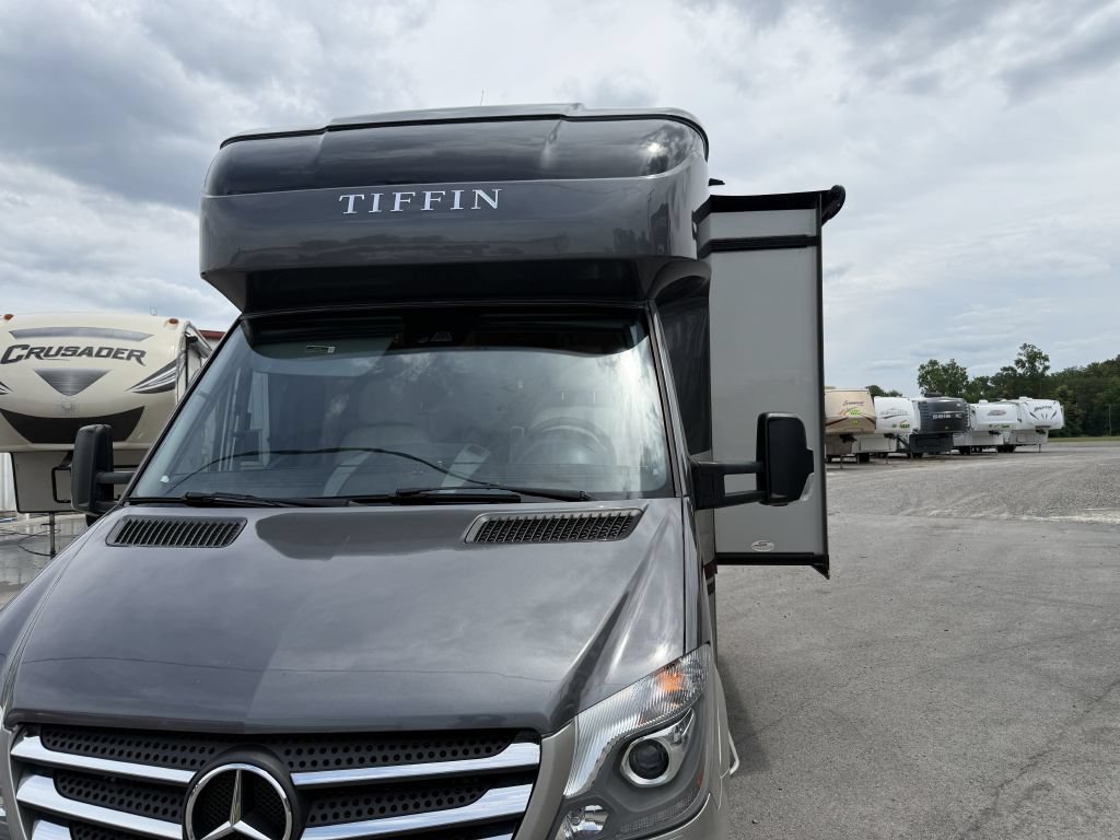 Used 2018 Mercedes-Benz Sprinter 3500 image 38