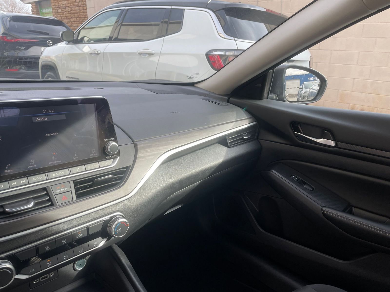 Used 2025 Nissan Altima 2.5 SV image 34