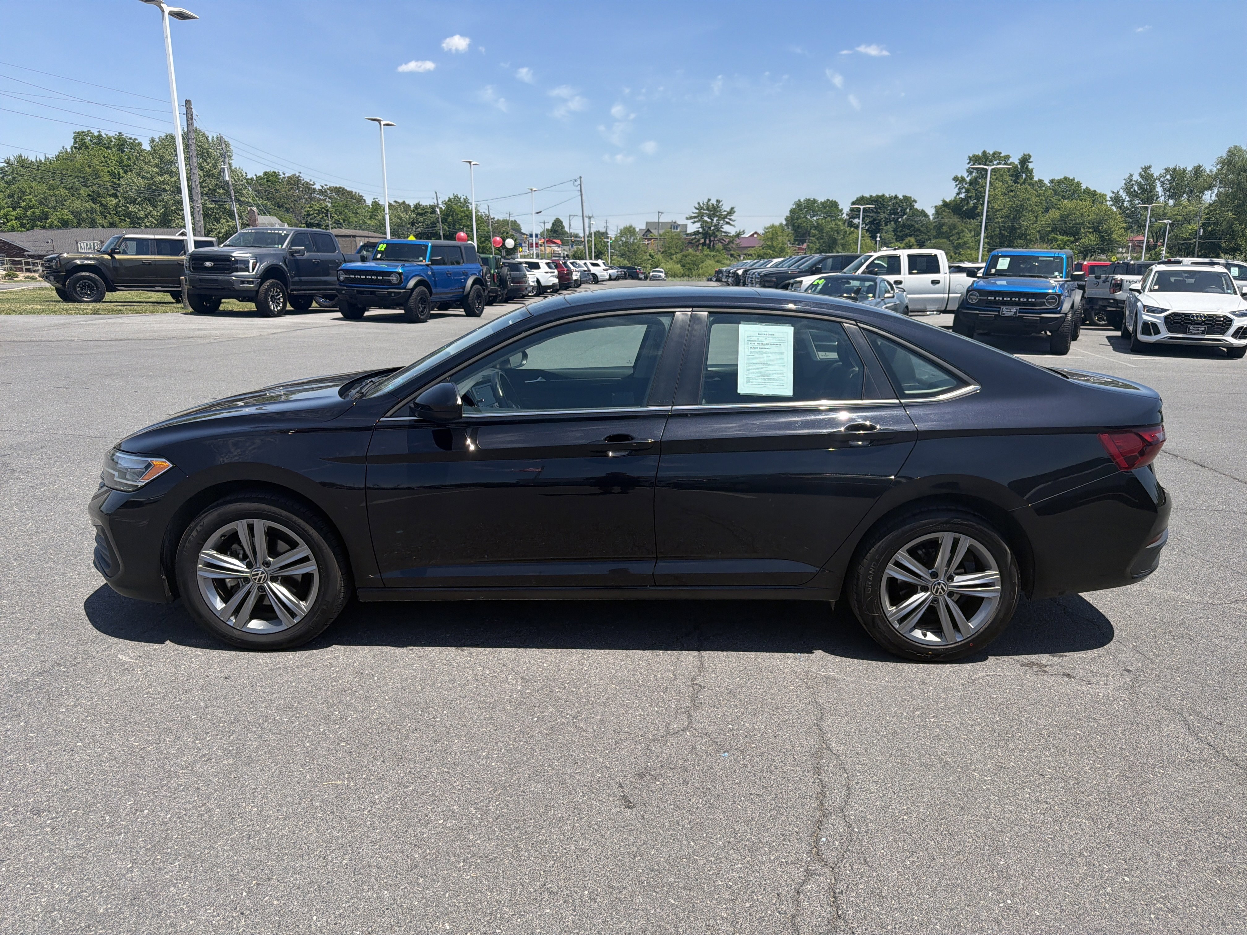 Used 2024 Volkswagen Jetta SE FWD image 7