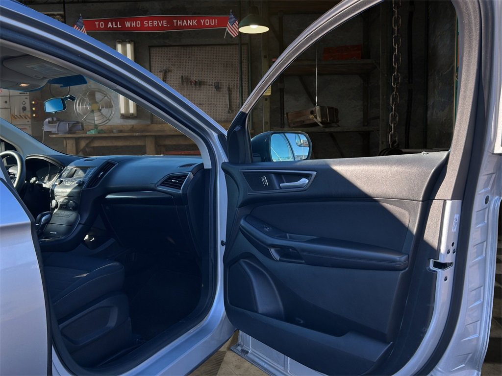 Used 2016 Ford Edge SE image 17