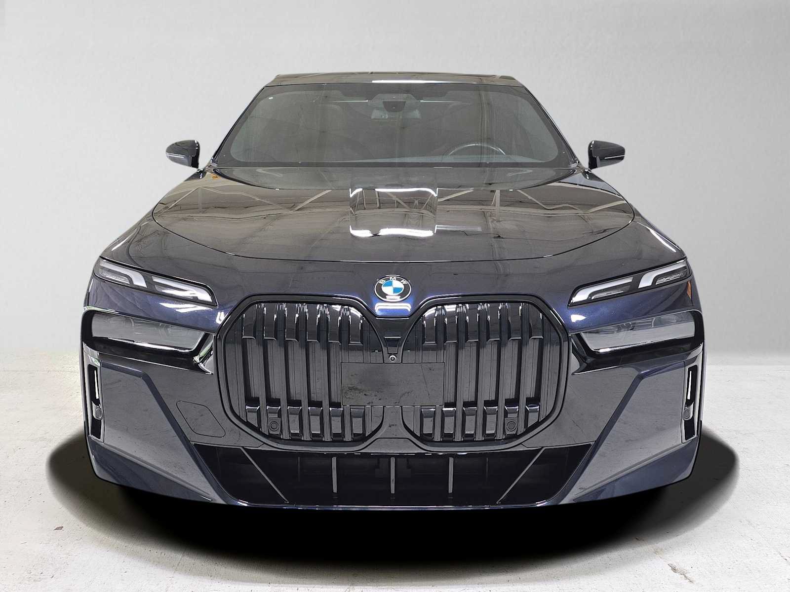 Used 2023 BMW 760i xDrive AWD/4WD image 8