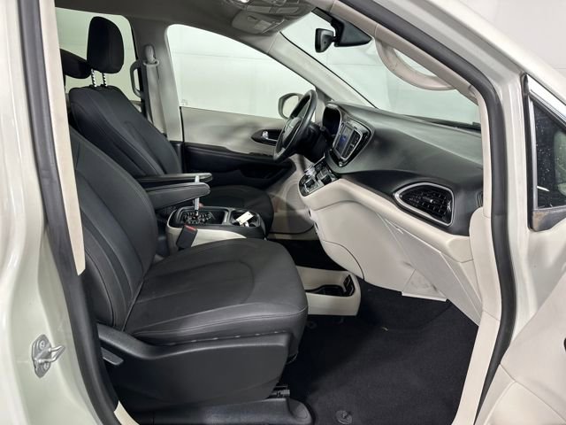 Used 2019 Chrysler Pacifica Touring Plus w/ Tire & Wheel Group image 28