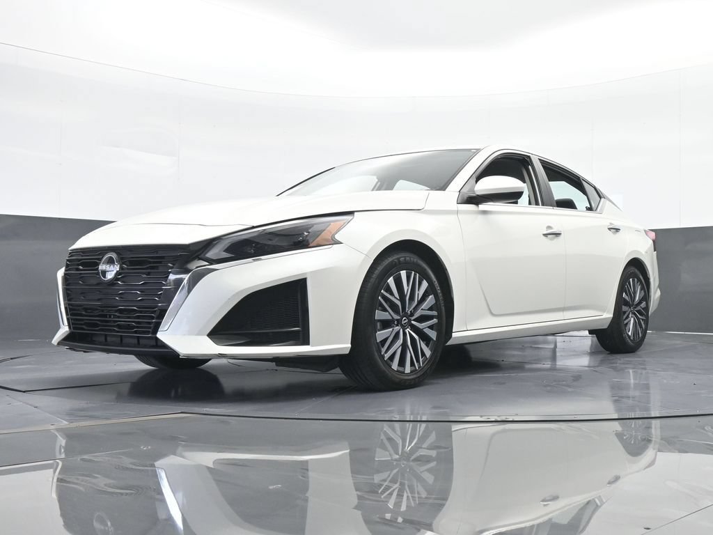 Used 2023 Nissan Altima 2.5 SV FWD image 57