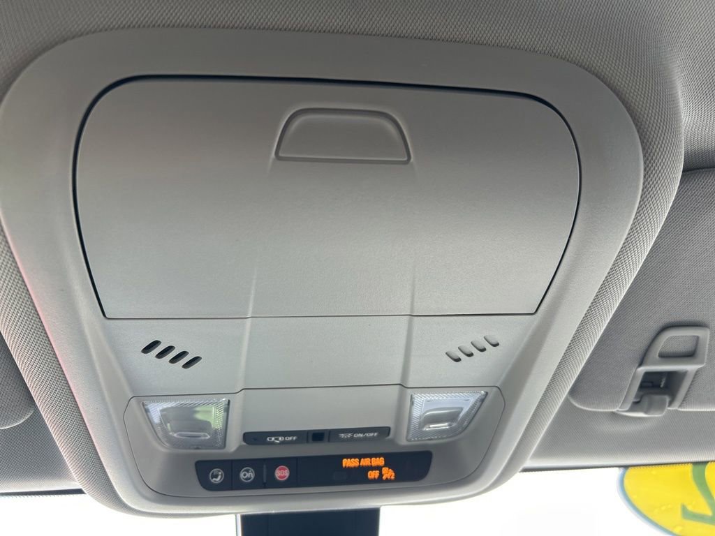 Used 2022 GMC Terrain SLE w/ Driver Convenience Package image 15