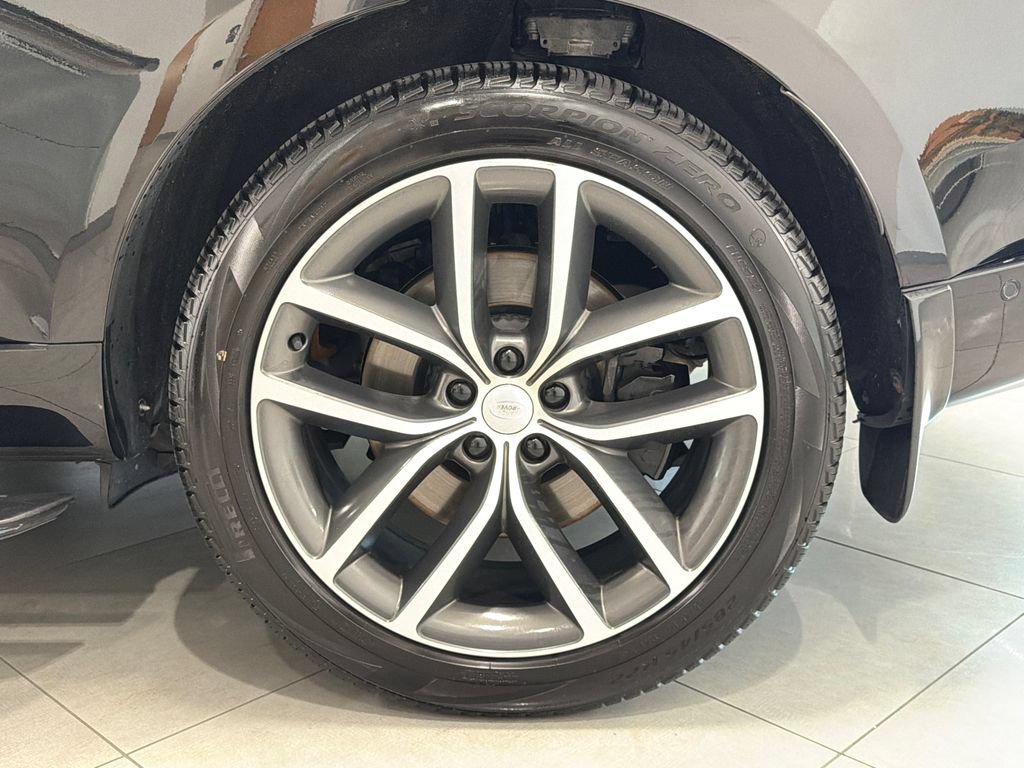 Used 2024 Land Rover Range Rover Long Wheelbase SE AWD/4WD image 9